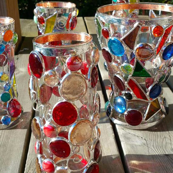 Création de vases à base de bouteille en verre fondue