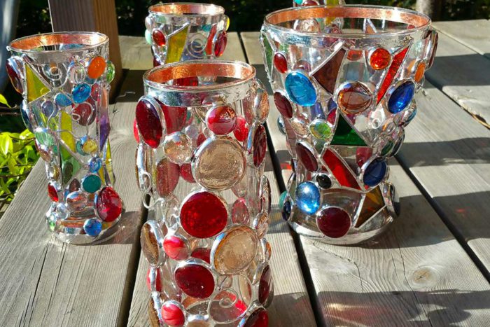 Création de vases à base de bouteille en verre fondue